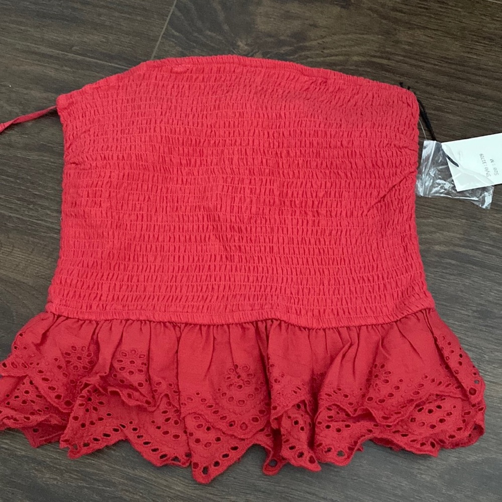 Tube top/ has straps as well